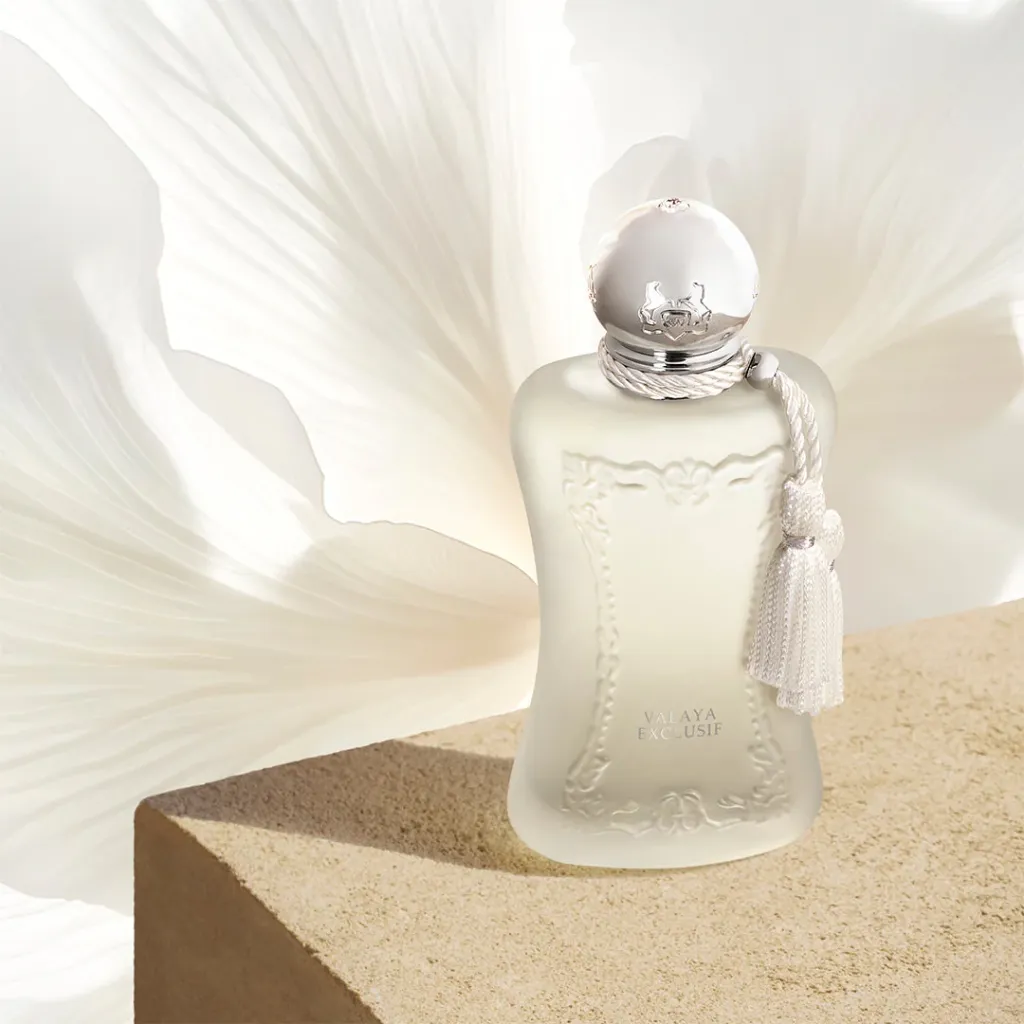 parfums-de-marly-valaya-exclusif-eau-de-parfum-spray---lifestyle-2_f749cf39-9d7a-4794-8009-1025ee2e2732_1200x.webp
