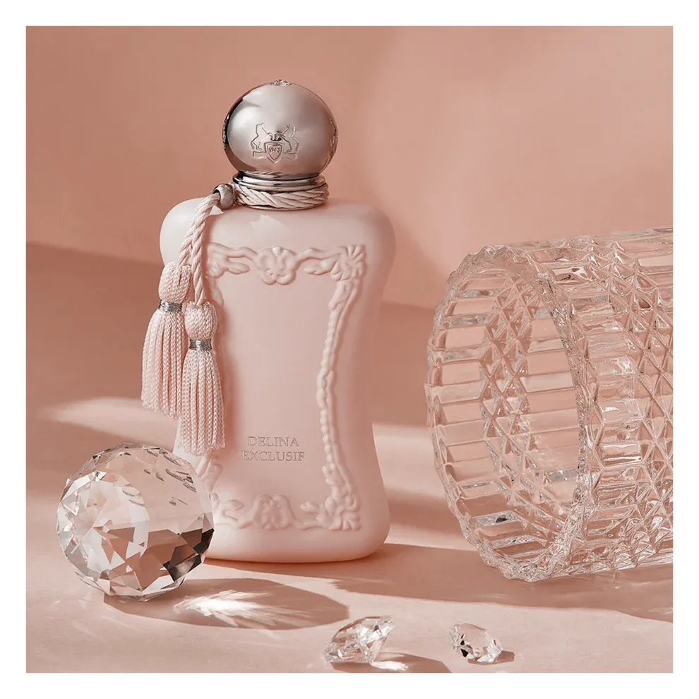 parfums_de_marly_delina_exclusif_parfum_spray_-_lifestyle_2.webp